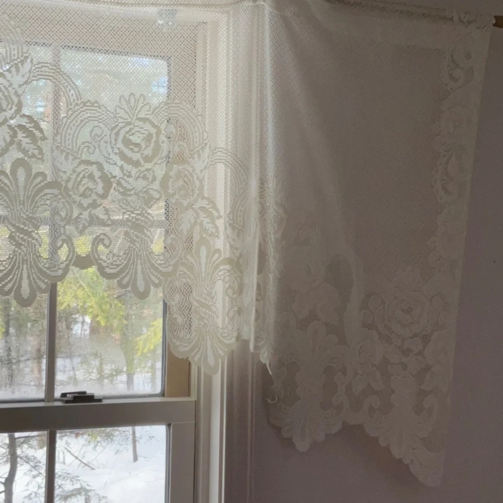 Lace Victorian Rose curtain valance, off white, rose-patterned lace design.